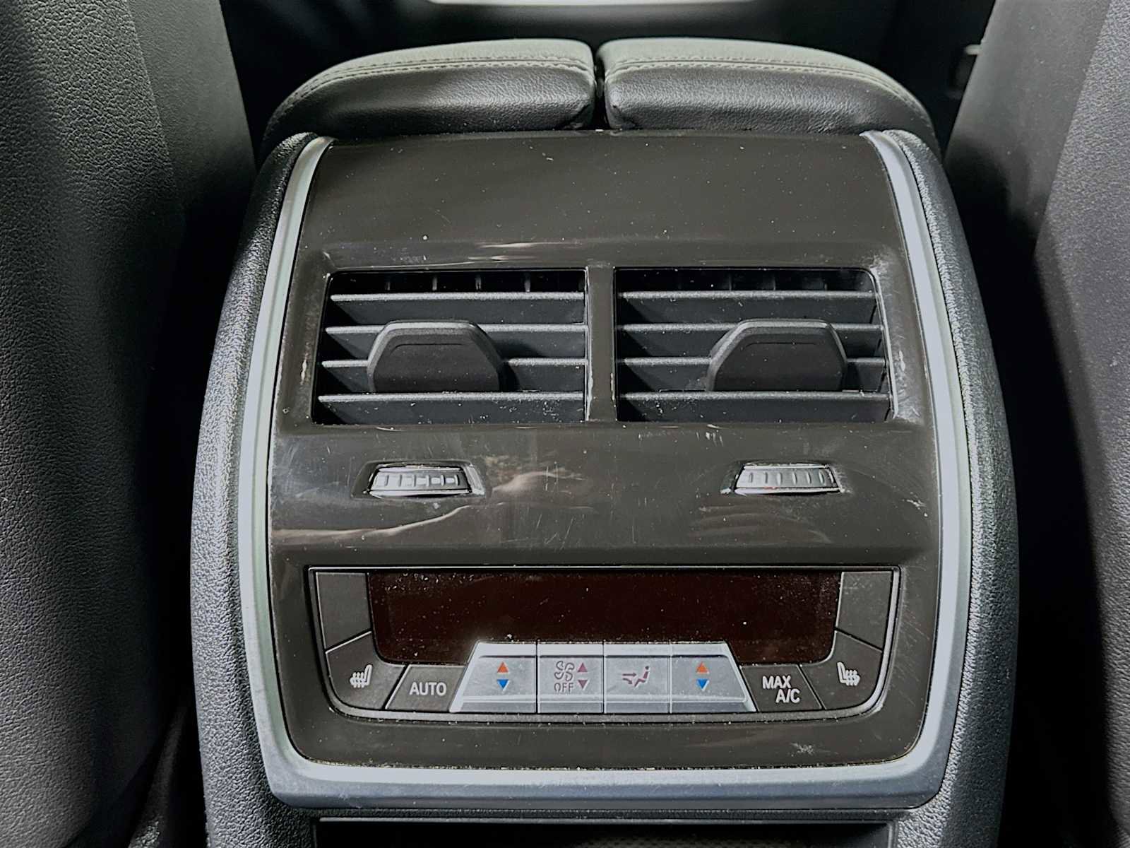 Used 2024 BMW X7 xDrive40i w/ Premium Package image 24