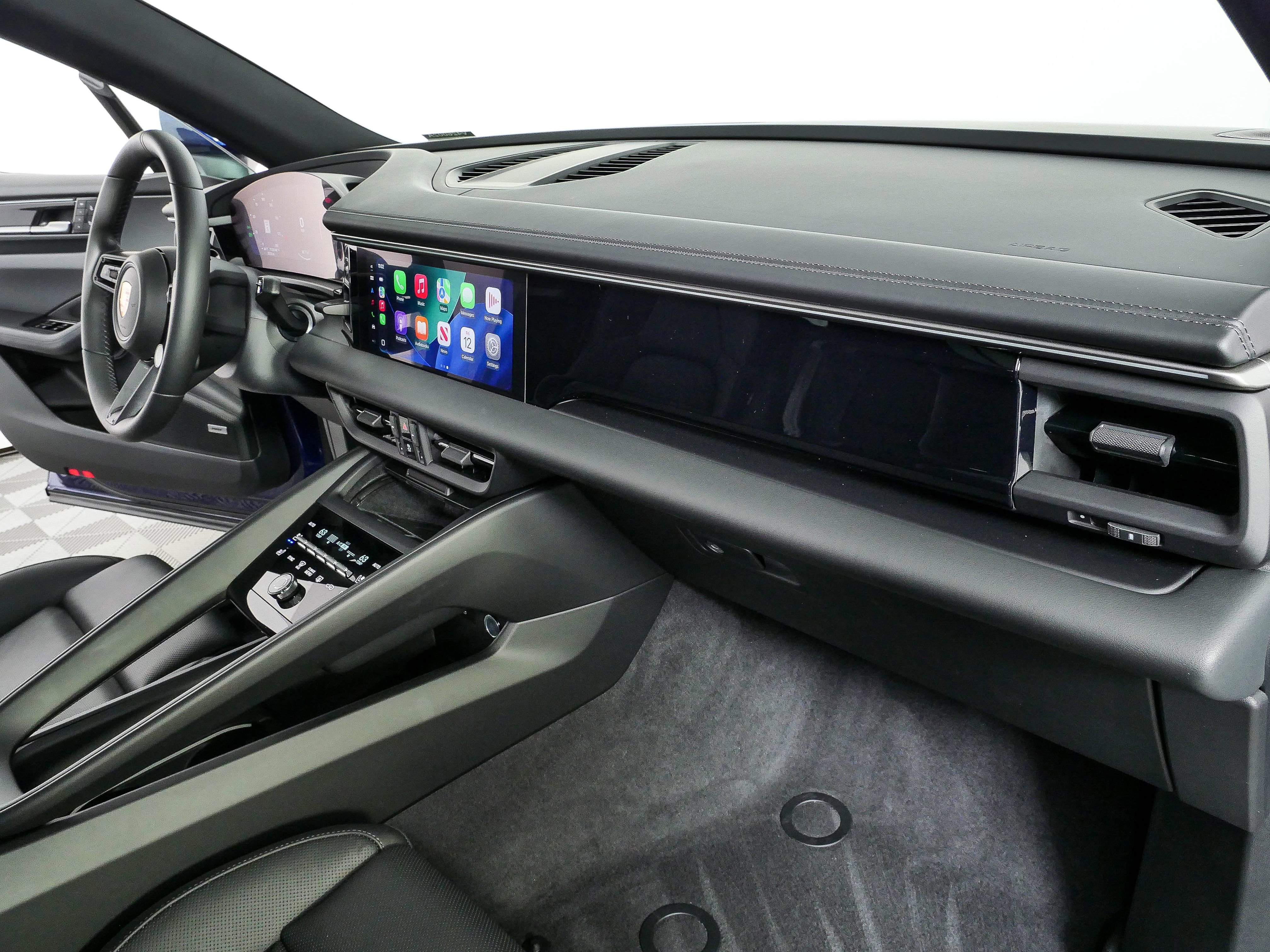 Certified 2025 Porsche Macan Electric RWD image 25