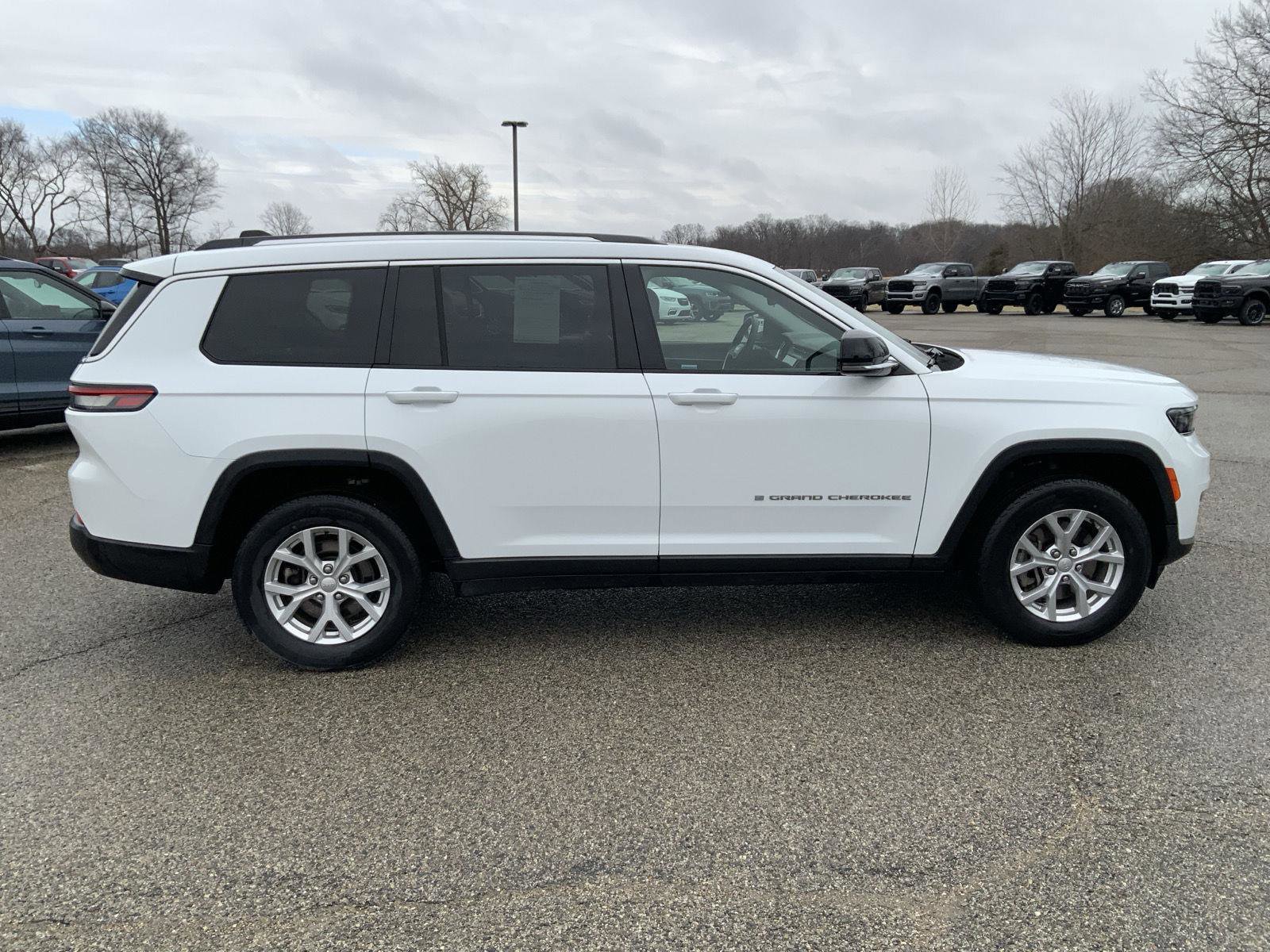 Used 2023 Jeep Grand Cherokee L Limited image 17