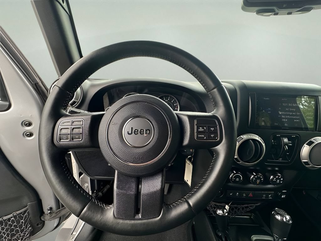 Used 2017 Jeep Wrangler Unlimited Sahara w/ Connectivity Group AWD/4WD image 15