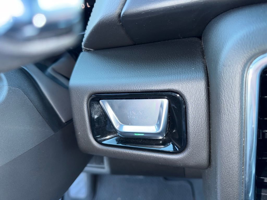 Certified 2025 GMC Yukon XL Denali image 31