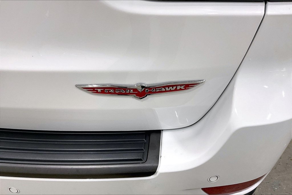 Used 2020 Jeep Grand Cherokee Trailhawk AWD/4WD image 25
