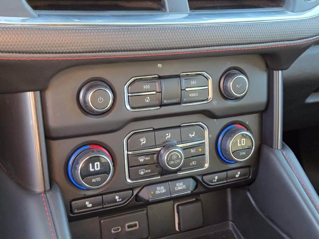Used 2023 Chevrolet Suburban RST AWD/4WD image 34