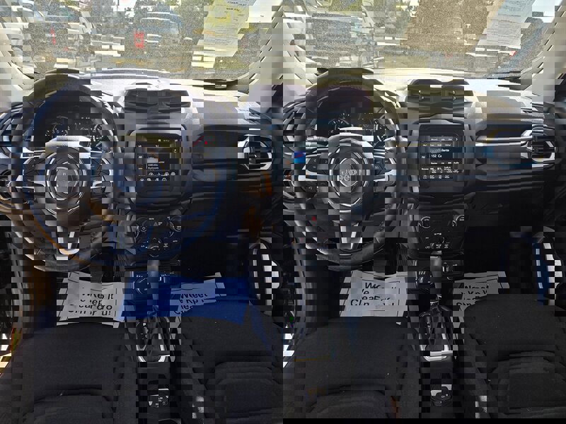 Used 2019 Jeep Renegade Latitude w/ Cold Weather Group image 12