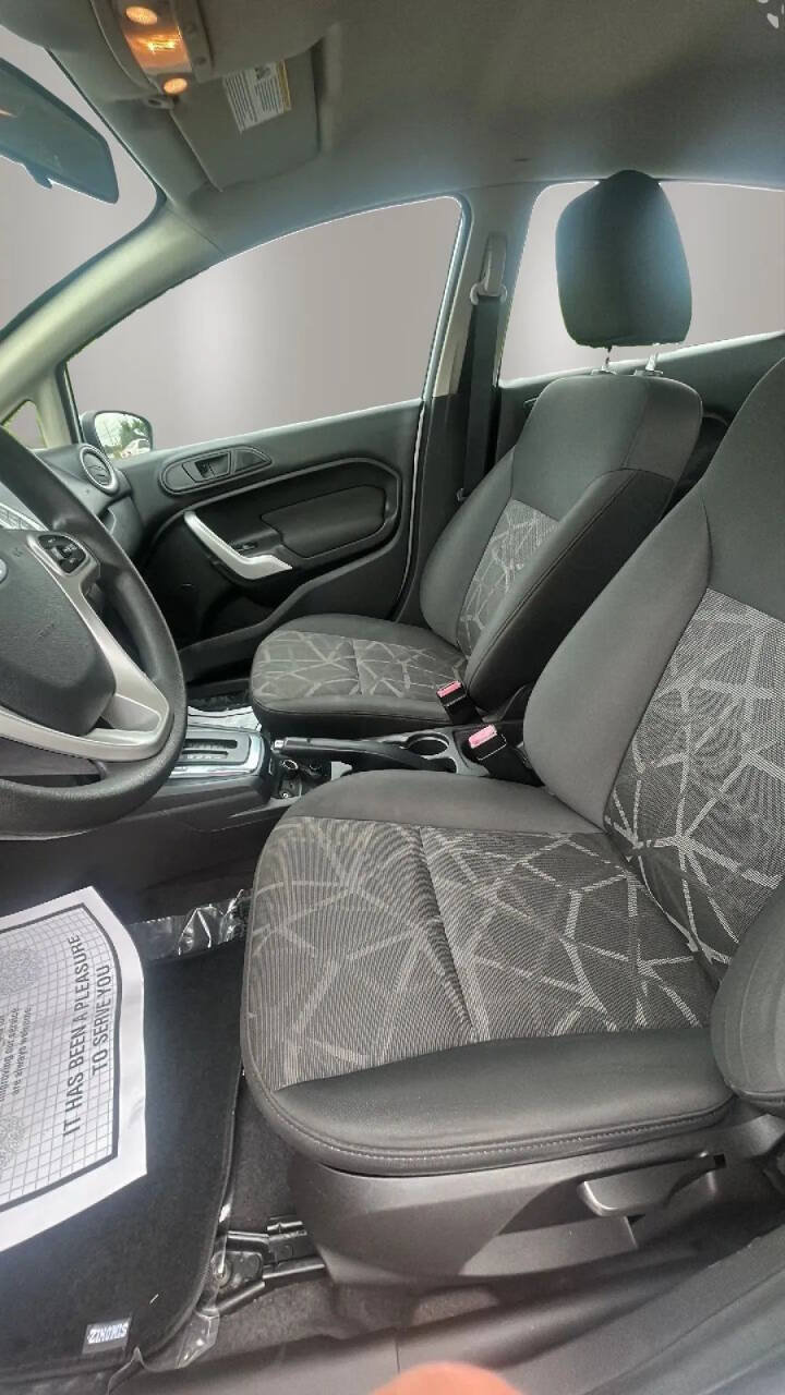 Used 2011 Ford Fiesta SE w/ 201A Rapid Spec Order Code FWD image 9