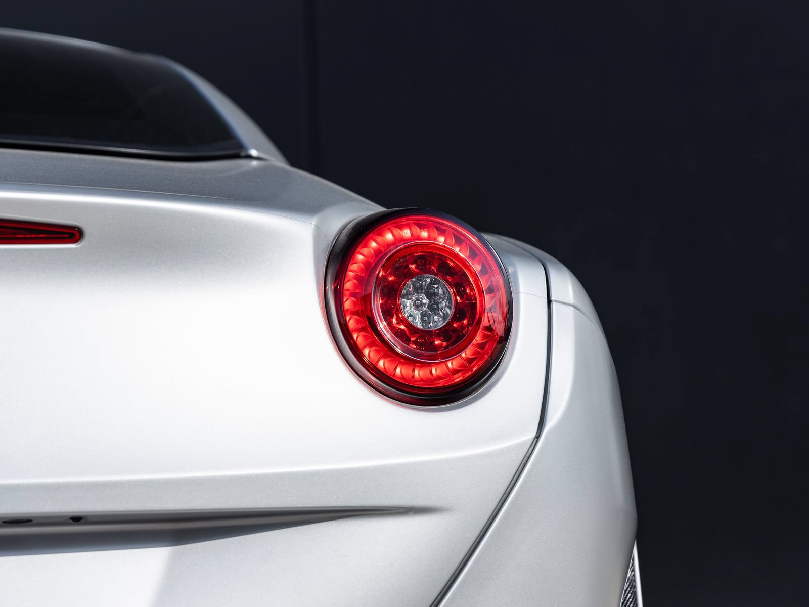 Used 2015 Ferrari California T RWD image 13