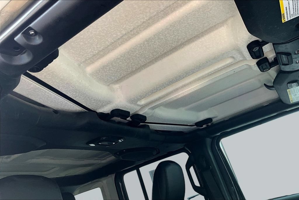 Used 2018 Jeep Wrangler Unlimited Sahara AWD/4WD image 29