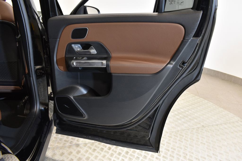 Used 2023 Mercedes-Benz GLB 35 AMG 4MATIC image 31