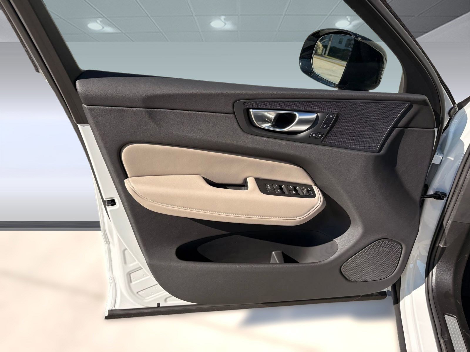 Used 2026 Volvo XC60 B5 Plus w/ Protection Package Premier image 21