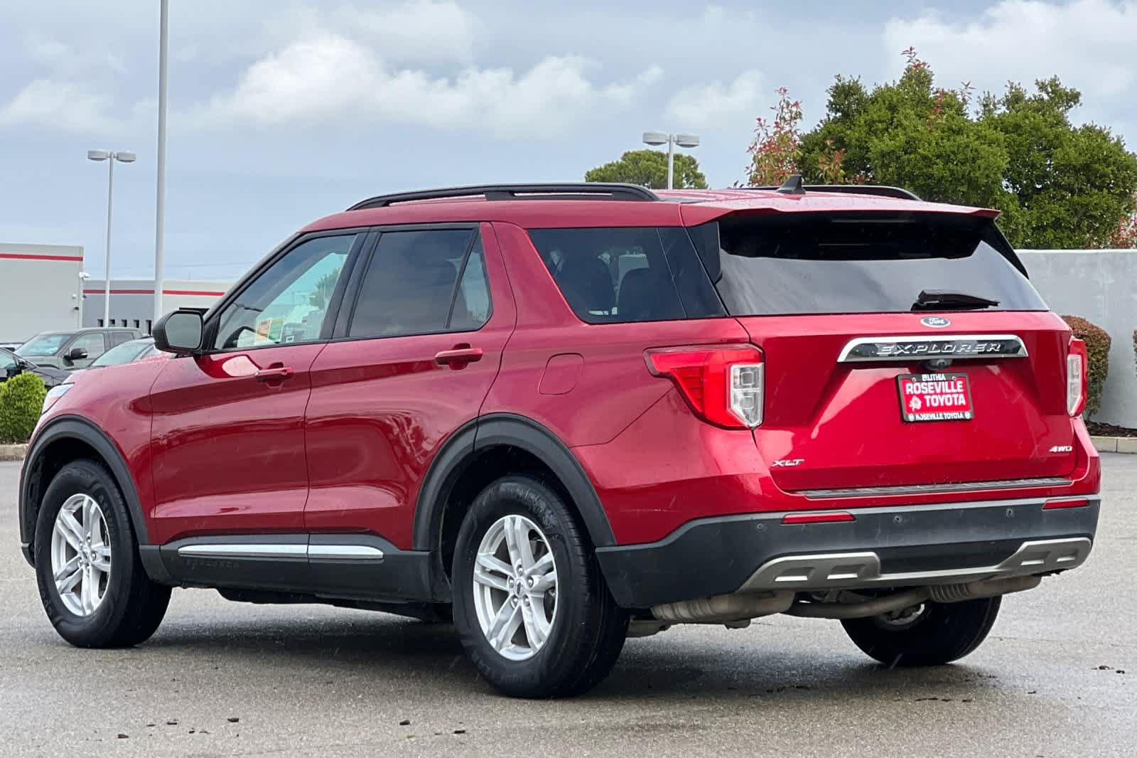 Used 2021 Ford Explorer XLT w/ Equipment Group 202A AWD/4WD image 7