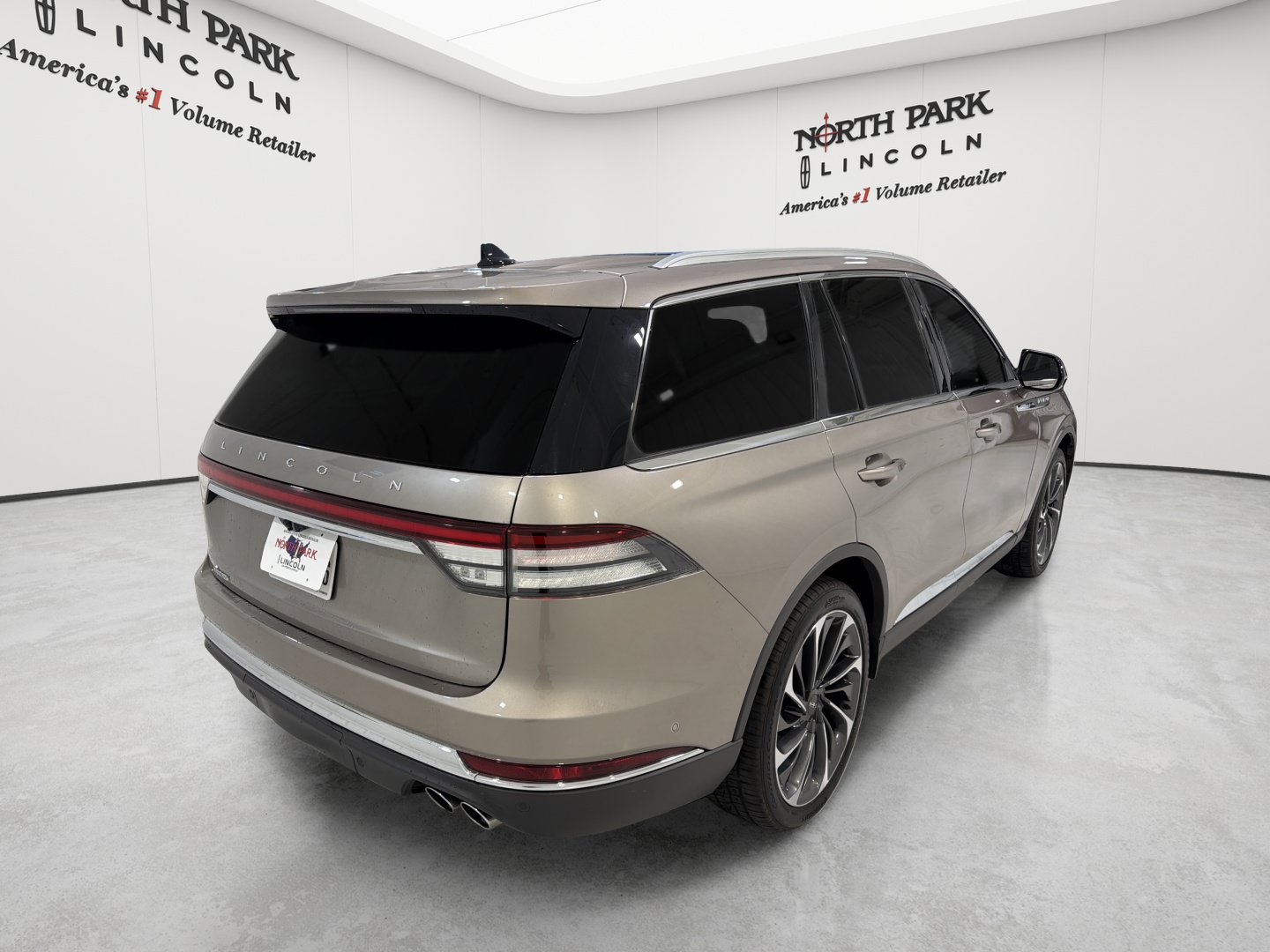 Used 2021 Lincoln Aviator Reserve w/ Equipment Group 202A AWD/4WD image 5