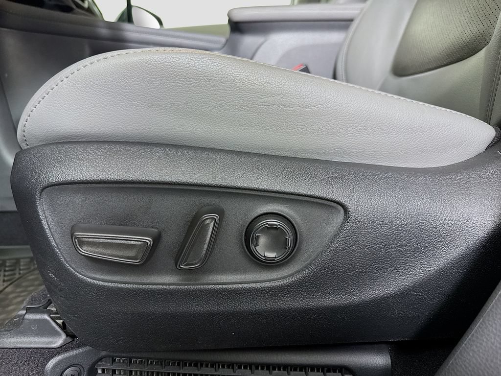 Used 2024 Toyota Sienna Limited AWD/4WD image 20