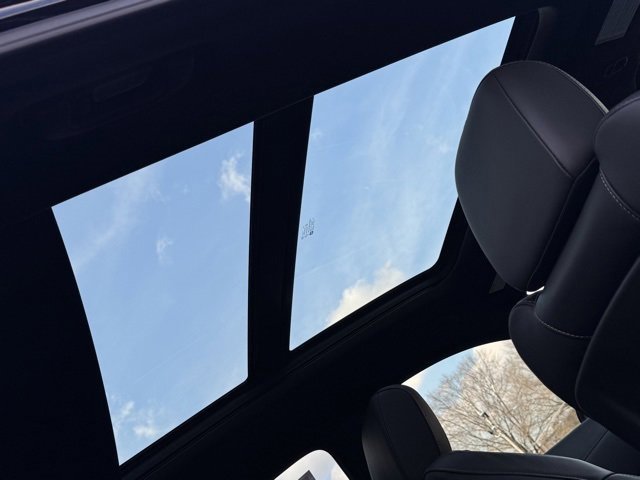 Used 2022 Cadillac XT4 Luxury w/ Cold Weather Package image 33