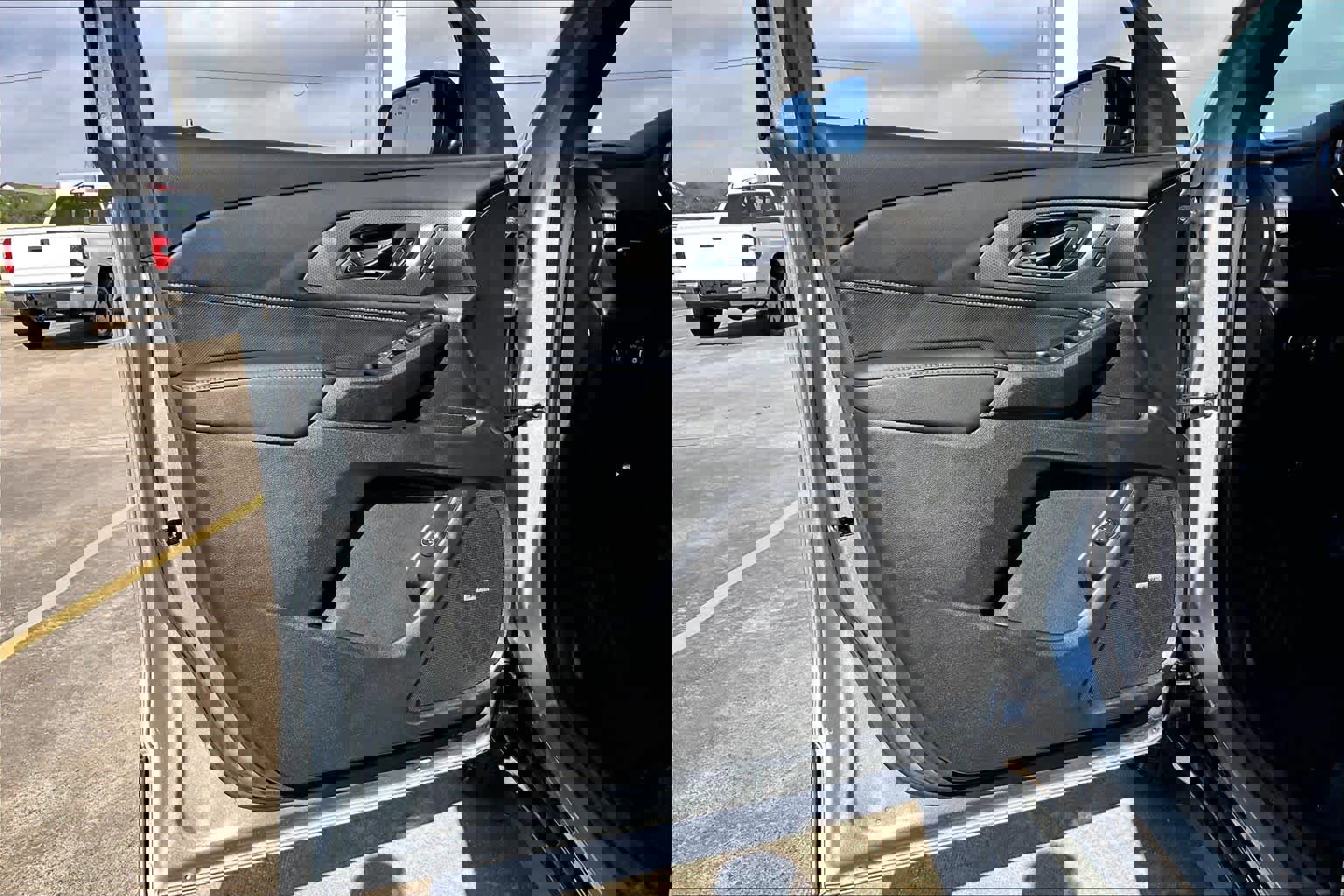 Used 2023 Chevrolet Traverse Premier w/ Redline Edition image 21