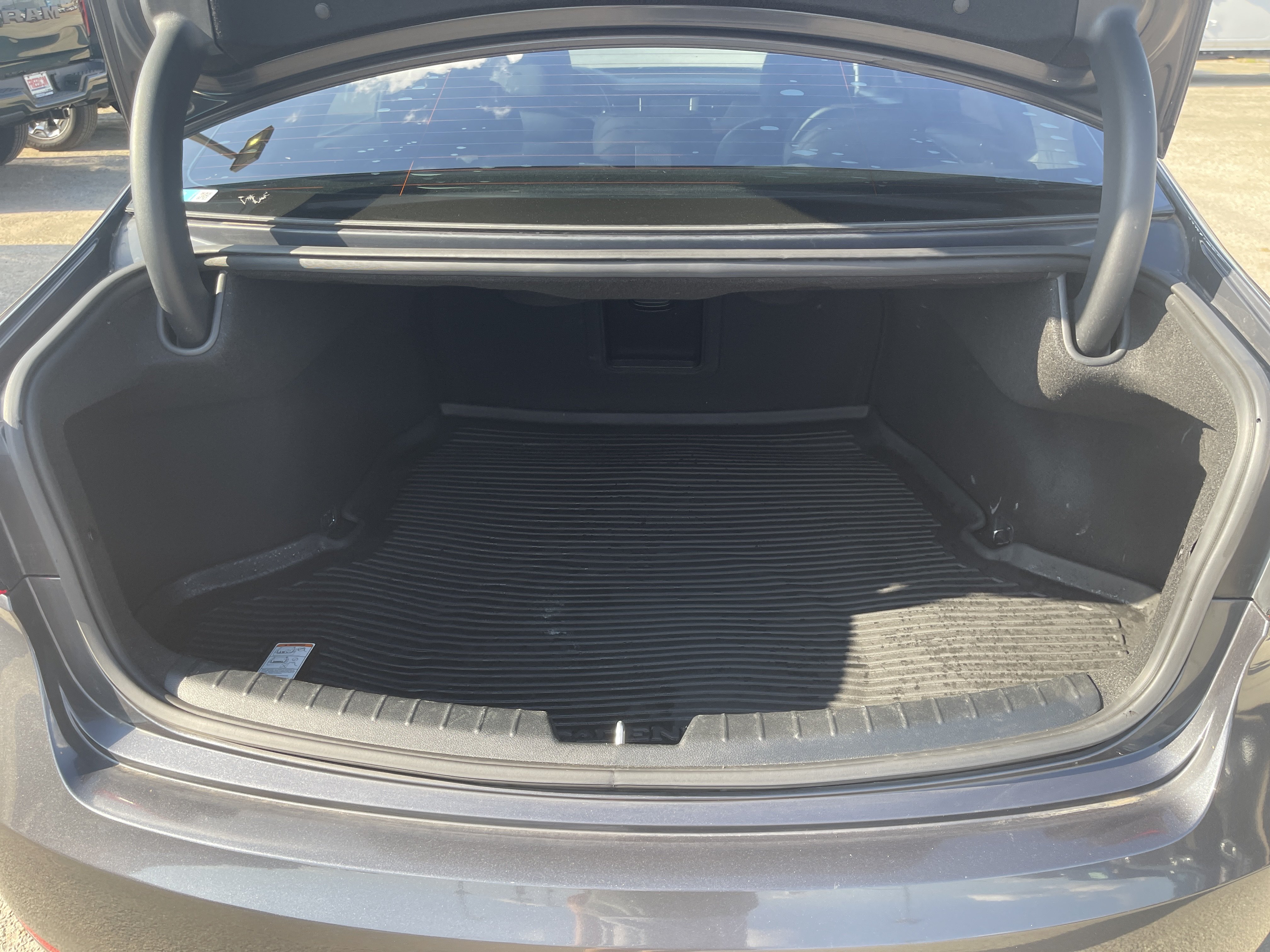 Used 2017 Kia Cadenza Premium FWD image 12