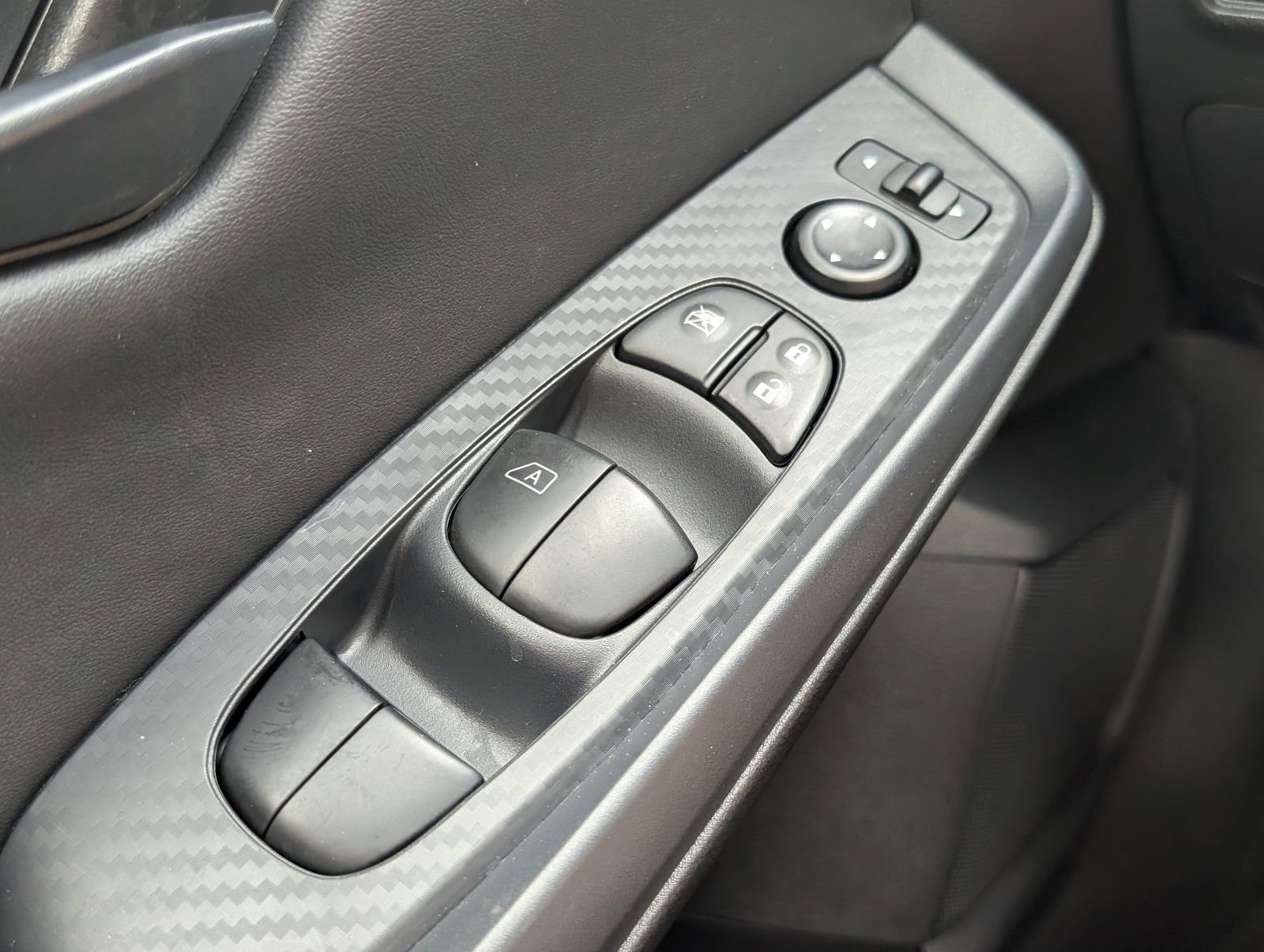 Used 2025 Nissan Sentra S FWD image 17