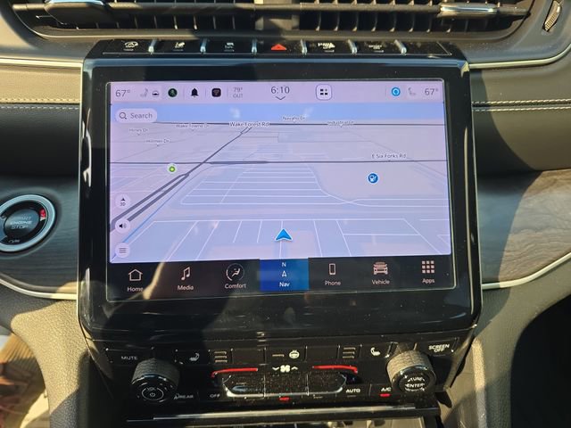 Used 2025 Jeep Grand Cherokee L Limited w/ Black Appearance Package image 22