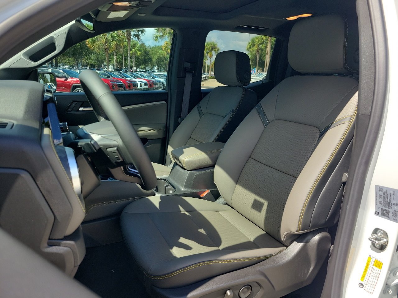 New 2026 Chevrolet Colorado ZR2 w/ Technology Package AWD/4WD image 16
