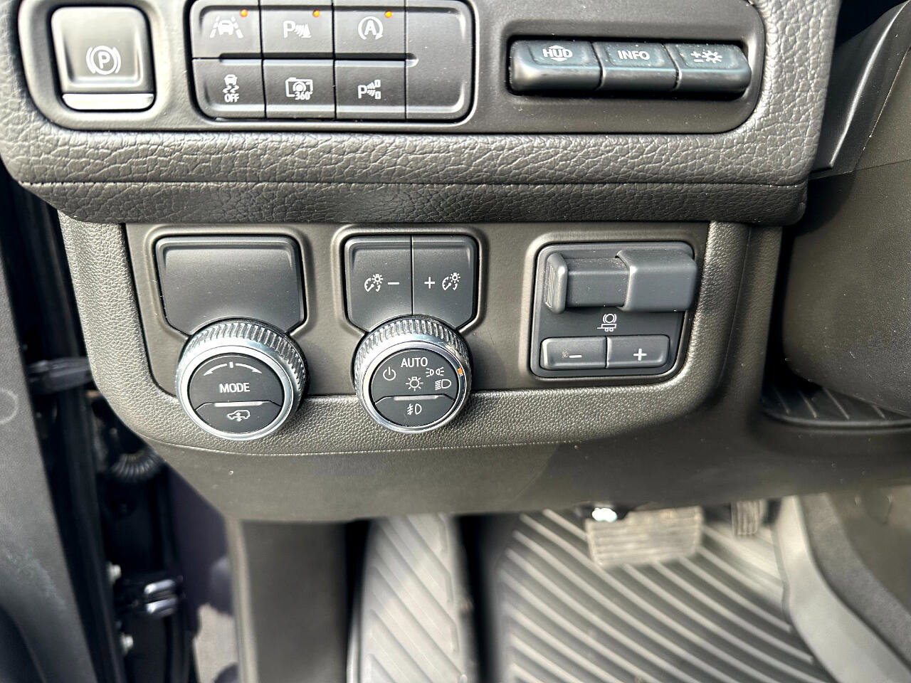 Used 2023 GMC Yukon Denali w/ Denali Reserve Package image 44