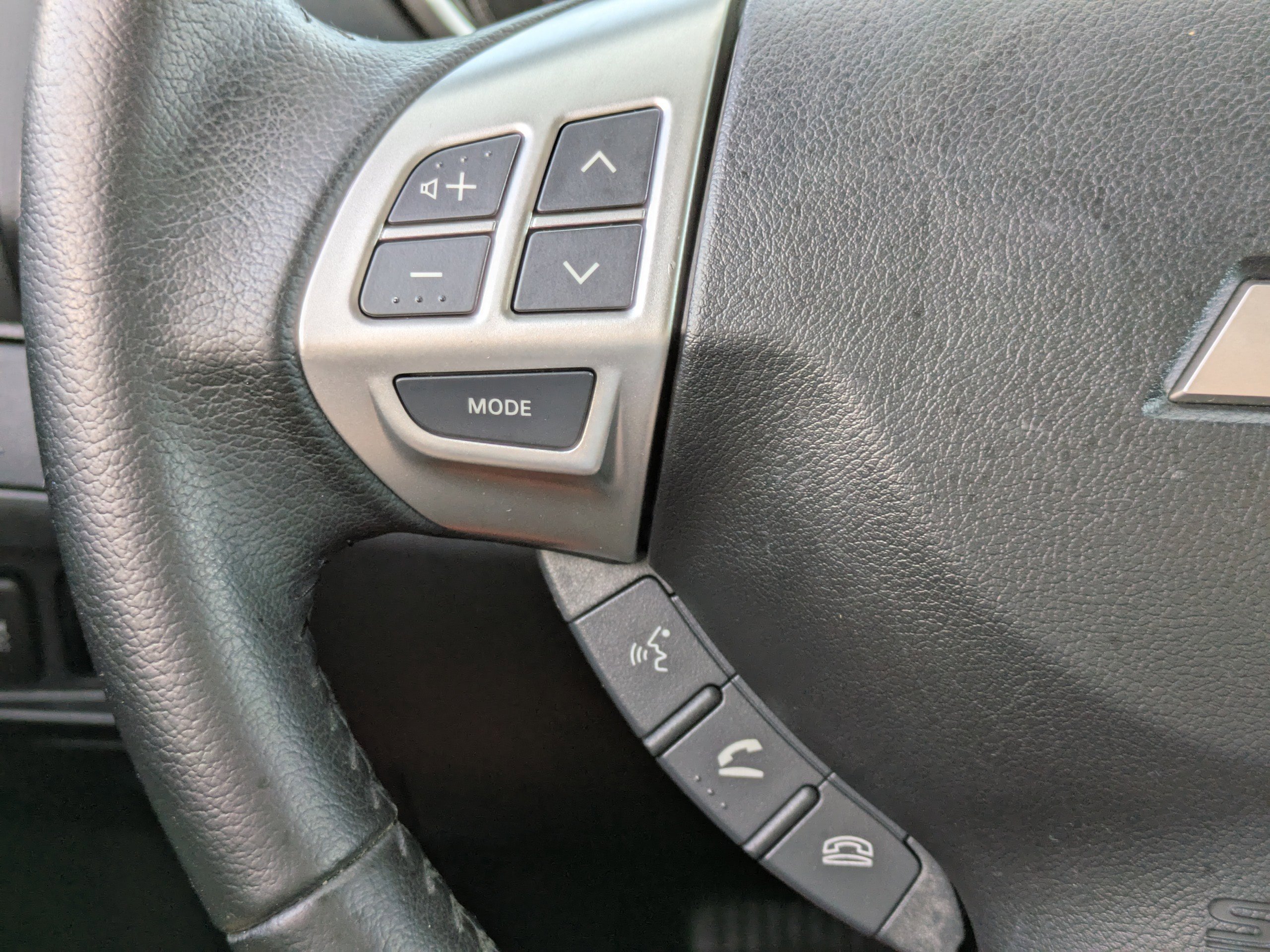 Used 2012 Mitsubishi Outlander ES image 21