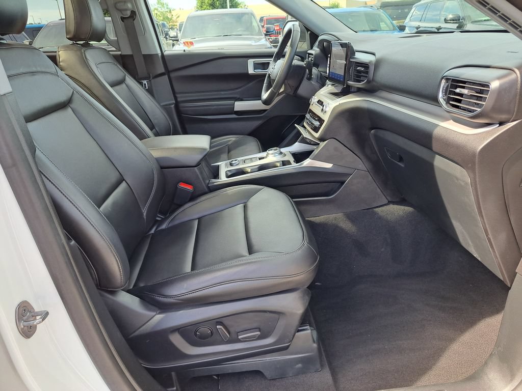 Used 2023 Ford Explorer XLT w/ Equipment Group 202A AWD/4WD image 29