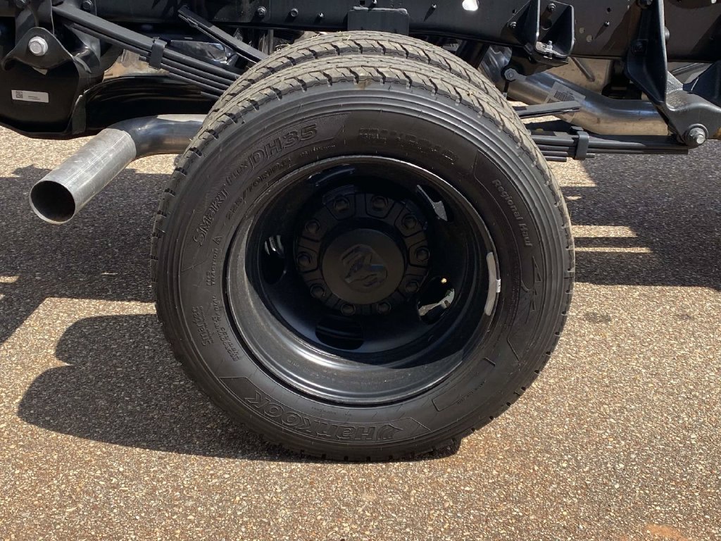 New 2027 RAM 4500 4x4 Crew Cab DRW image 7