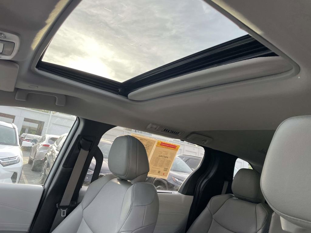 Used 2025 Toyota Sienna XLE image 30