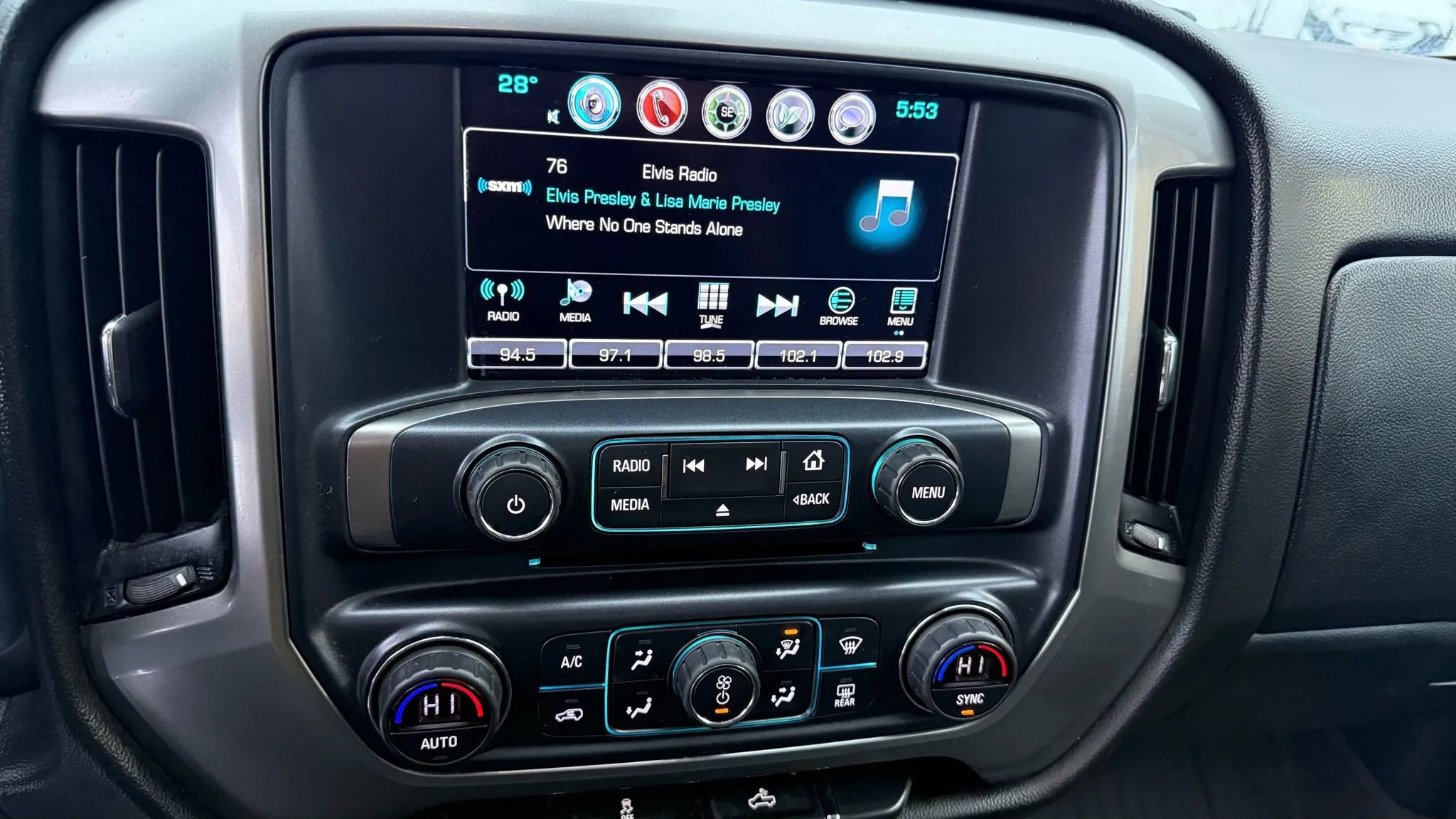 Used 2018 Chevrolet Silverado 1500 LT w/ LT Eassist Package image 21