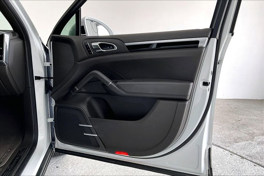 Used 2016 Porsche Cayenne image 22