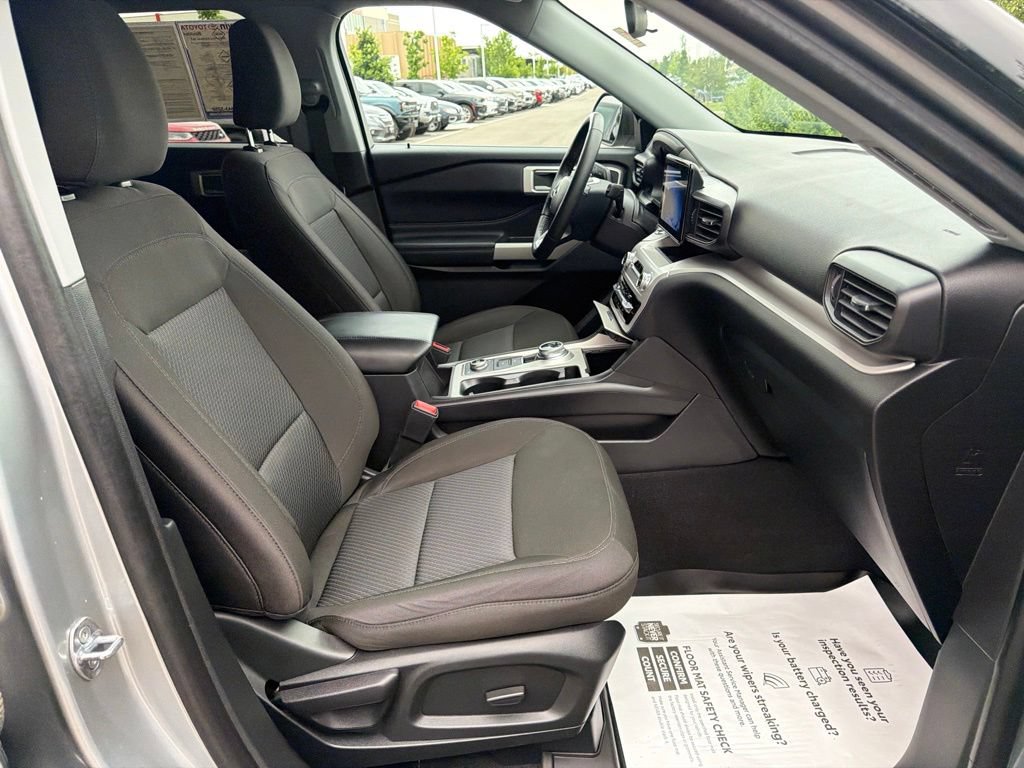 Used 2024 Ford Explorer XLT AWD/4WD image 10