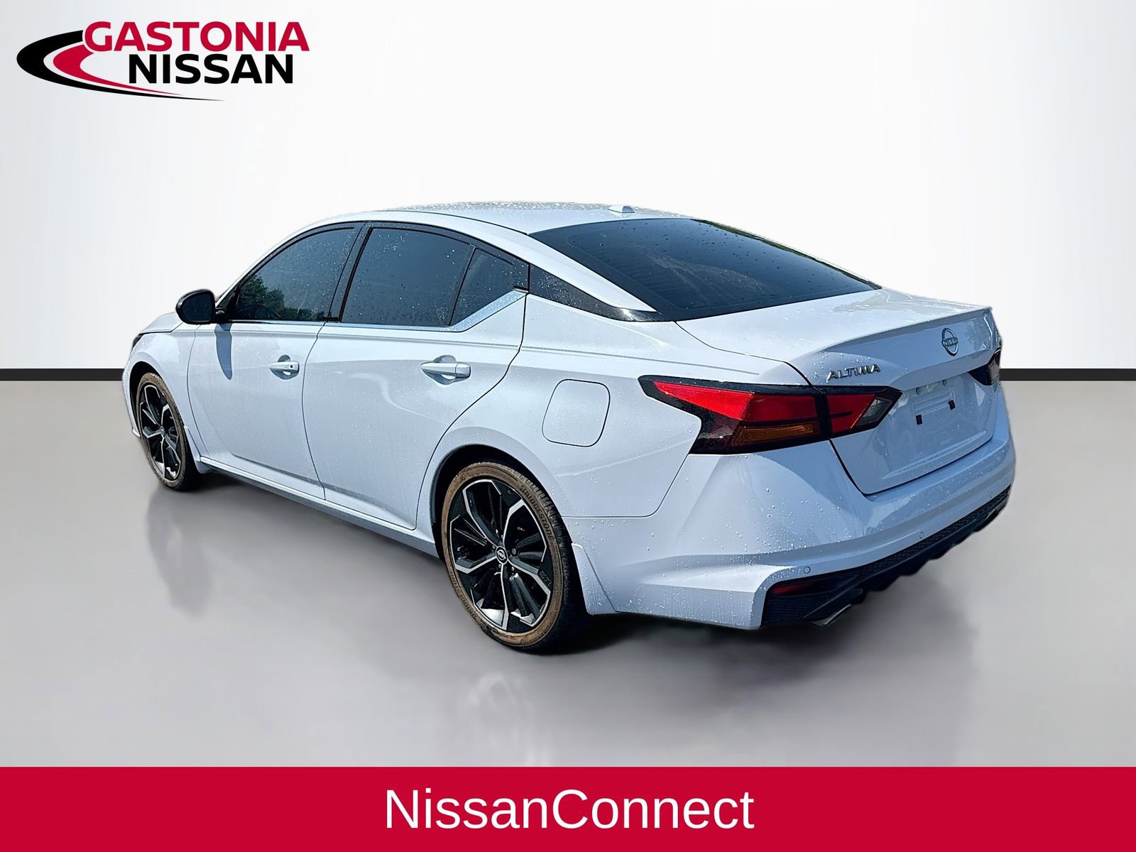 Used 2024 Nissan Altima 2.5 SR w/ SR Premium Package FWD image 6