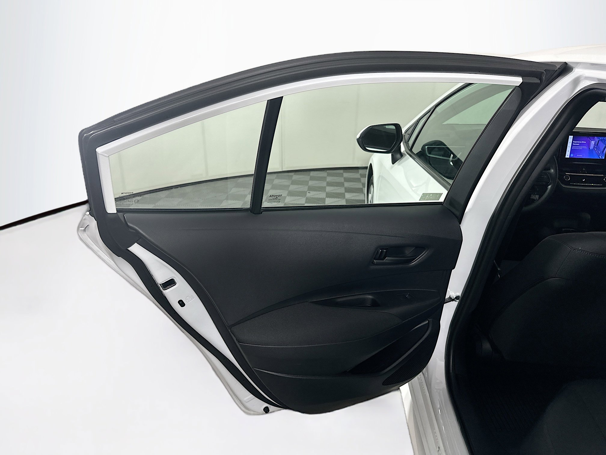 Used 2025 Toyota Corolla LE image 24