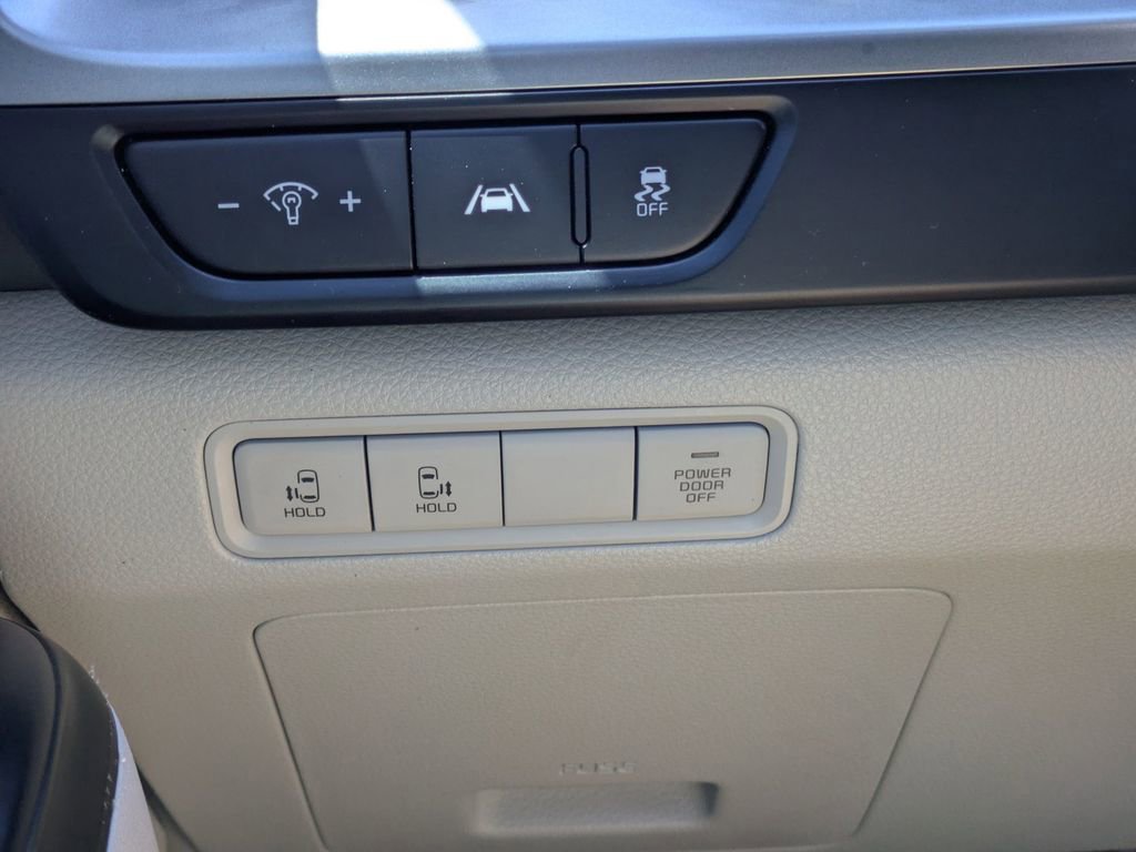 Used 2024 Kia Carnival LX FWD image 26