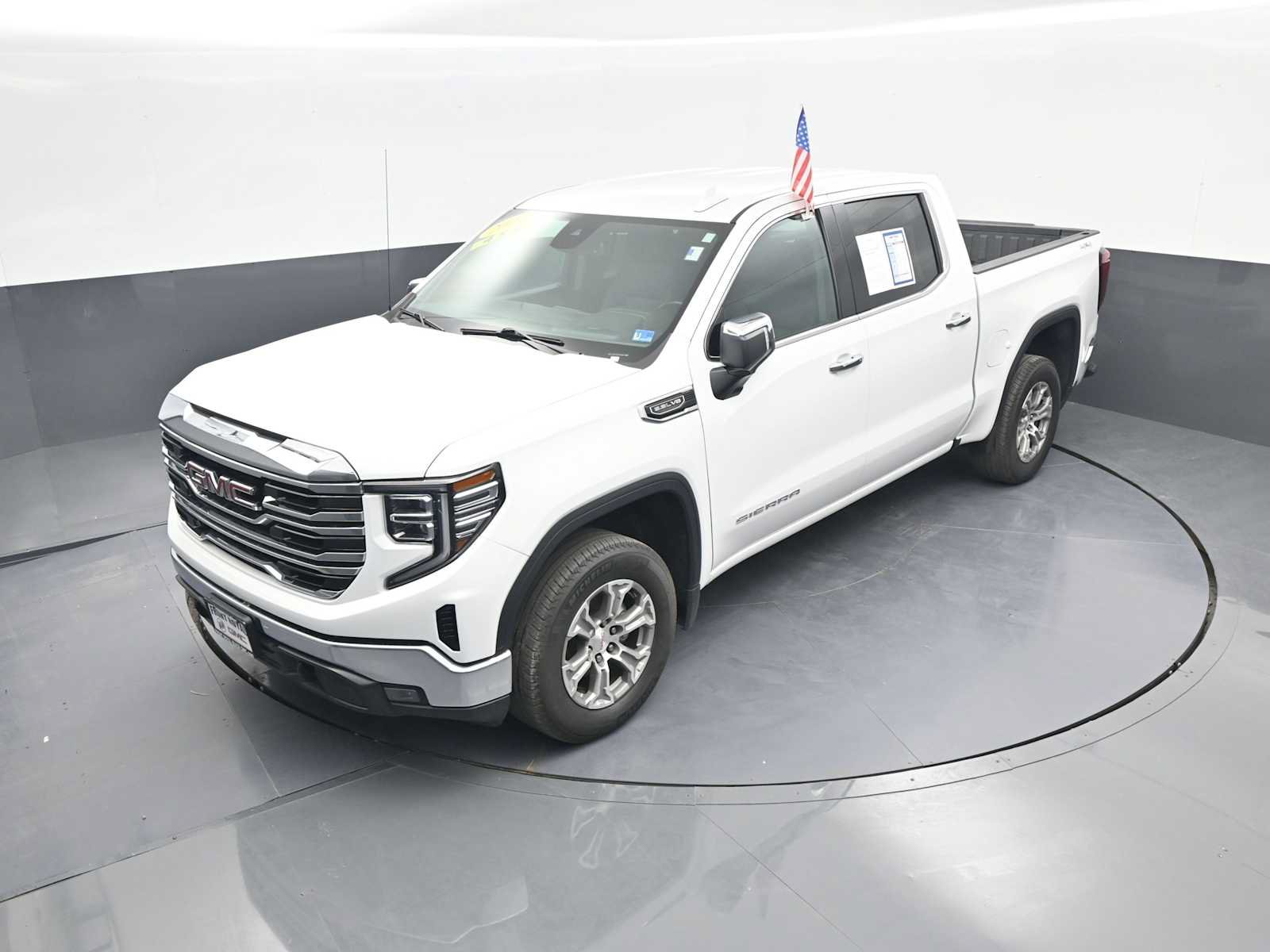 Used 2024 GMC Sierra 1500 SLT AWD/4WD image 13