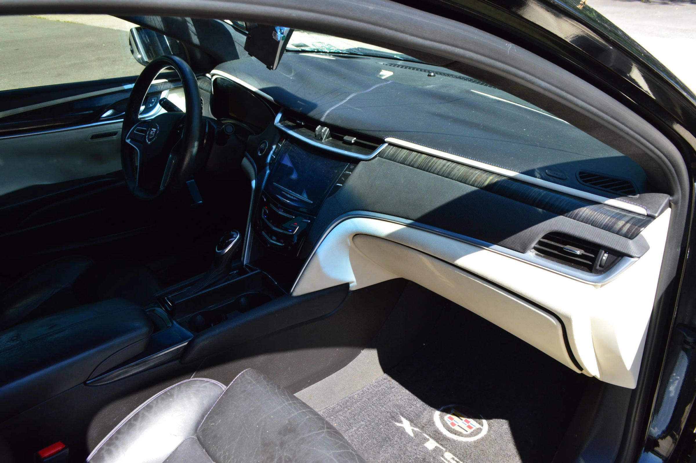 Used 2013 Cadillac XTS Platinum FWD image 13