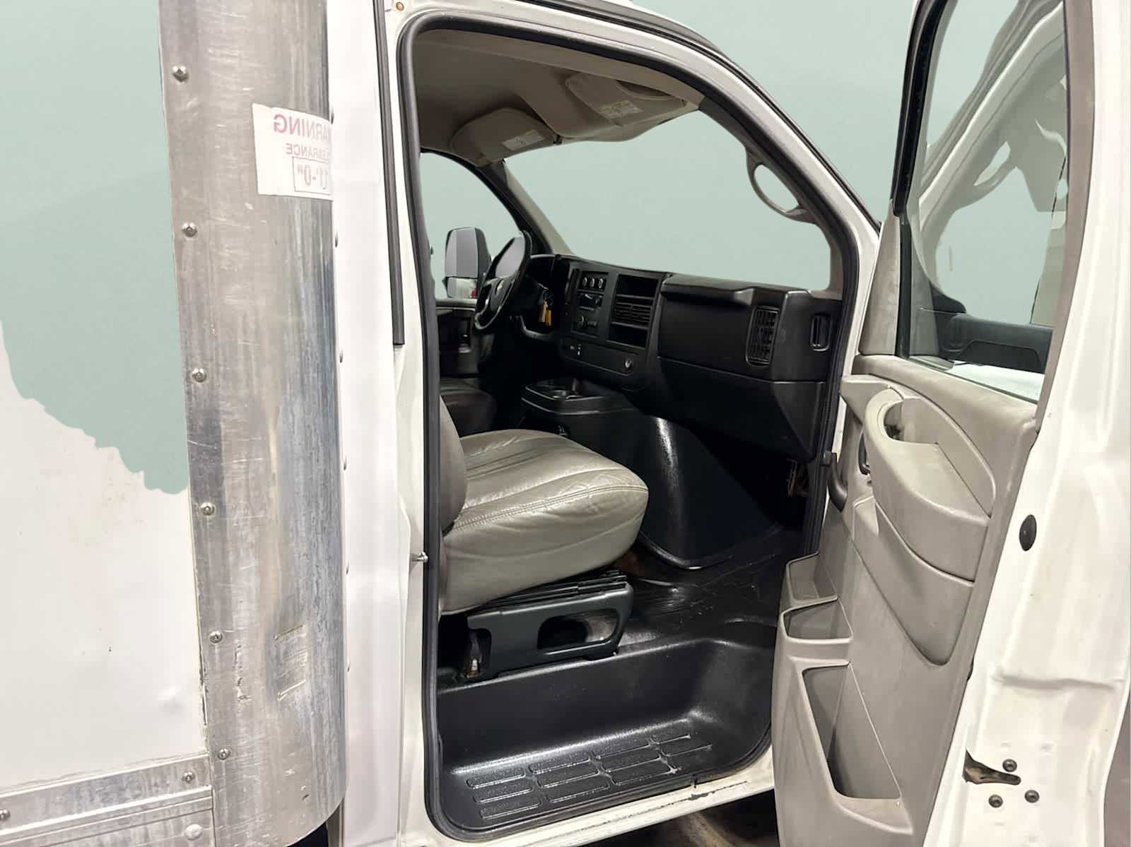Used 2012 Chevrolet Express 3500 Extended image 13