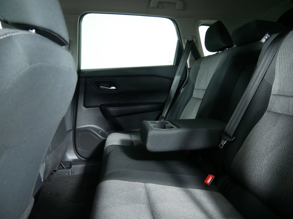 Used 2025 Nissan Rogue SV AWD/4WD image 16