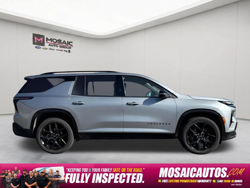 Used 2025 Chevrolet Traverse RS AWD/4WD image 2