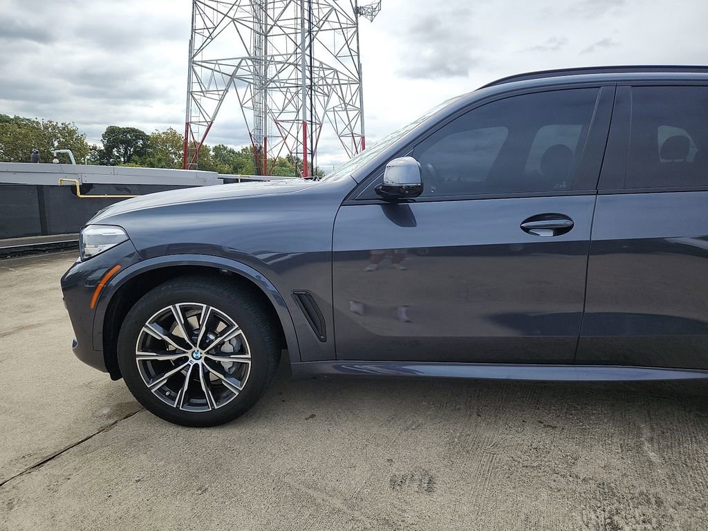 Used 2022 BMW X5 xDrive40i w/ M Sport Package image 6