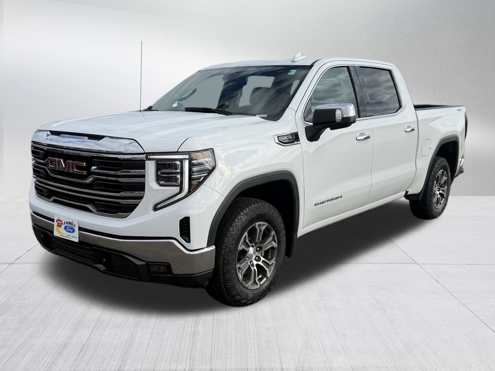 Used 2025 GMC Sierra 1500 SLT image 3