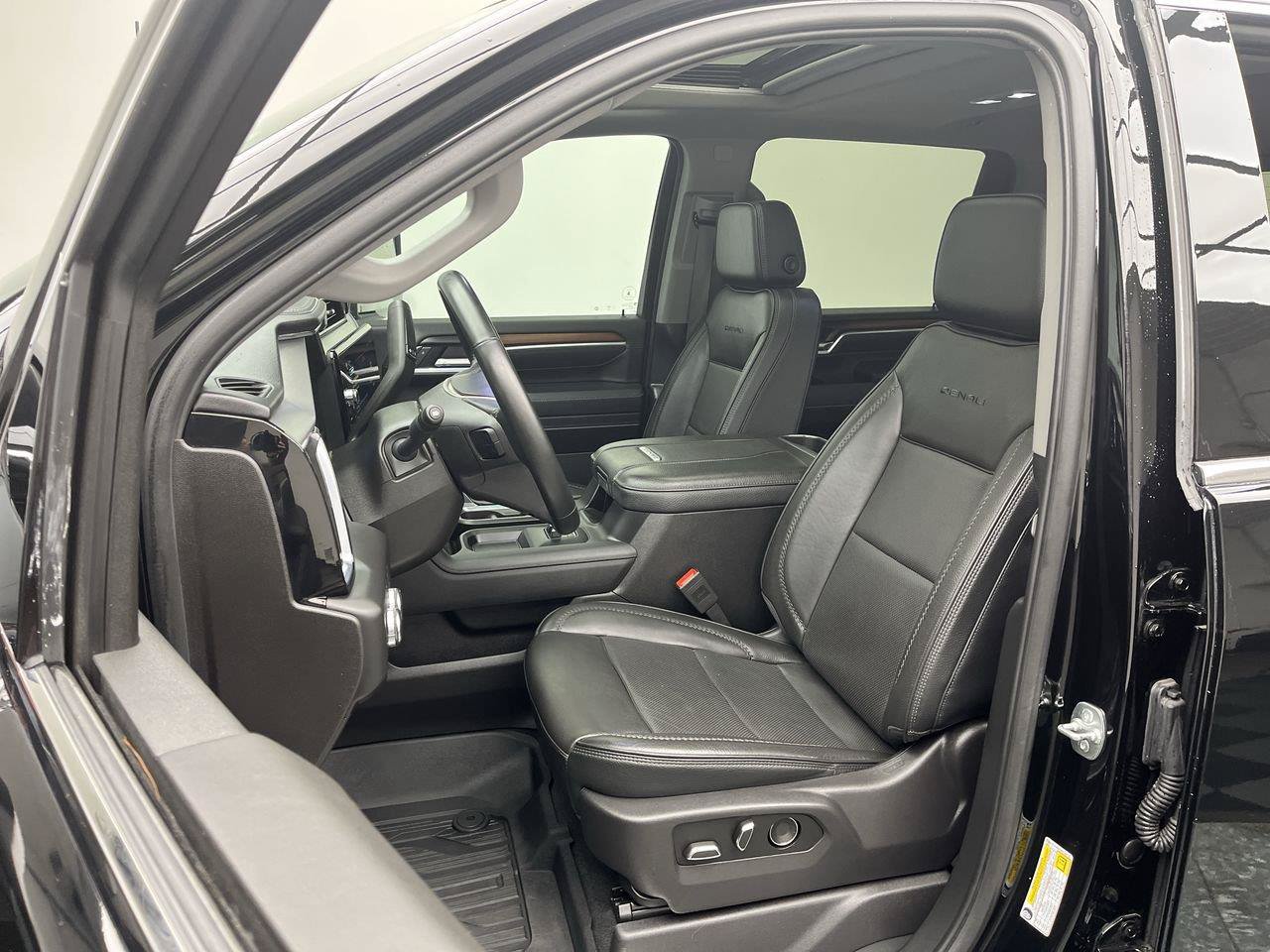 Certified 2025 GMC Sierra 2500 Denali w/ Denali Reserve Package AWD/4WD image 12