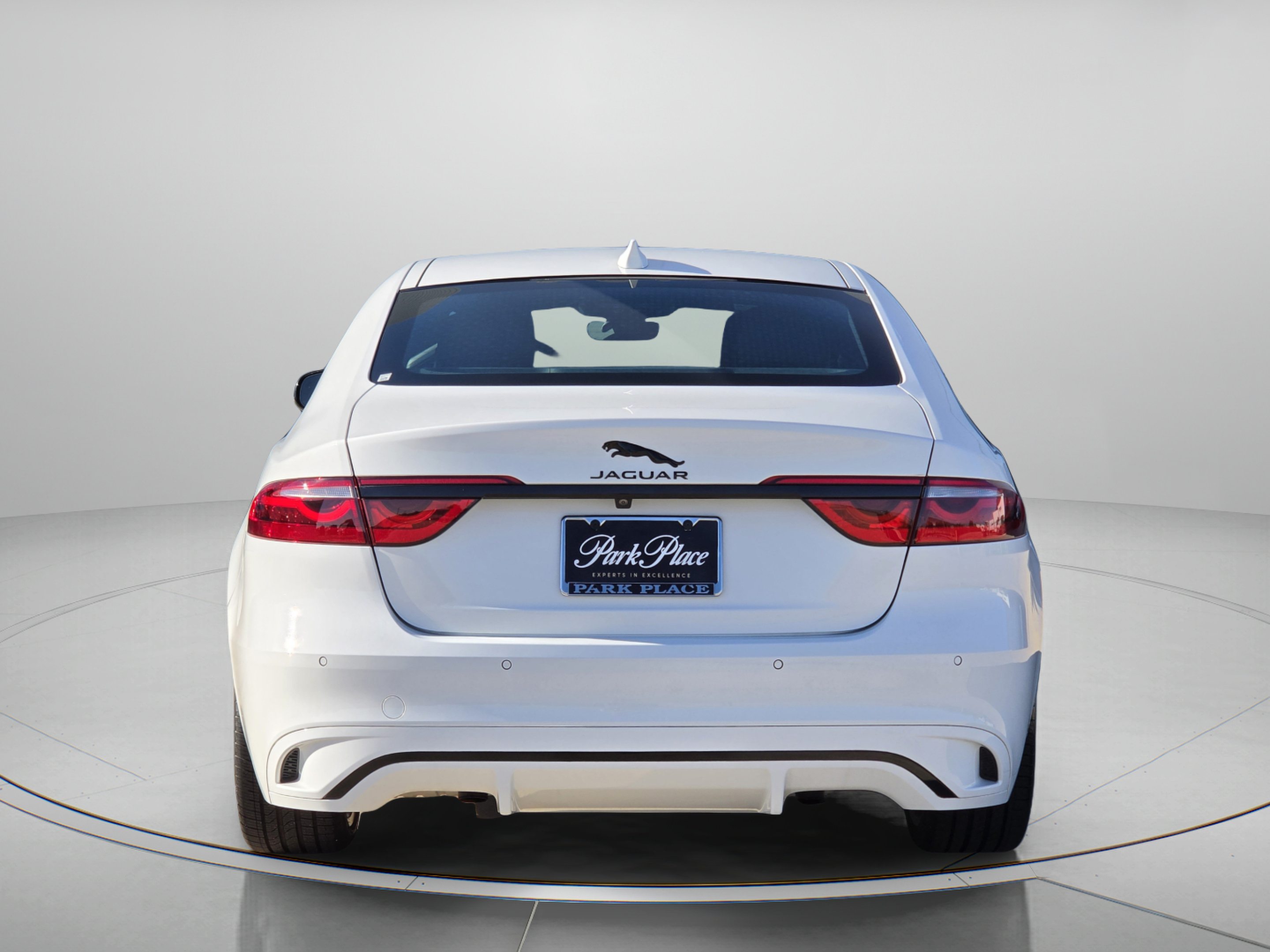 Certified 2024 Jaguar XF R-Dynamic SE AWD/4WD image 4