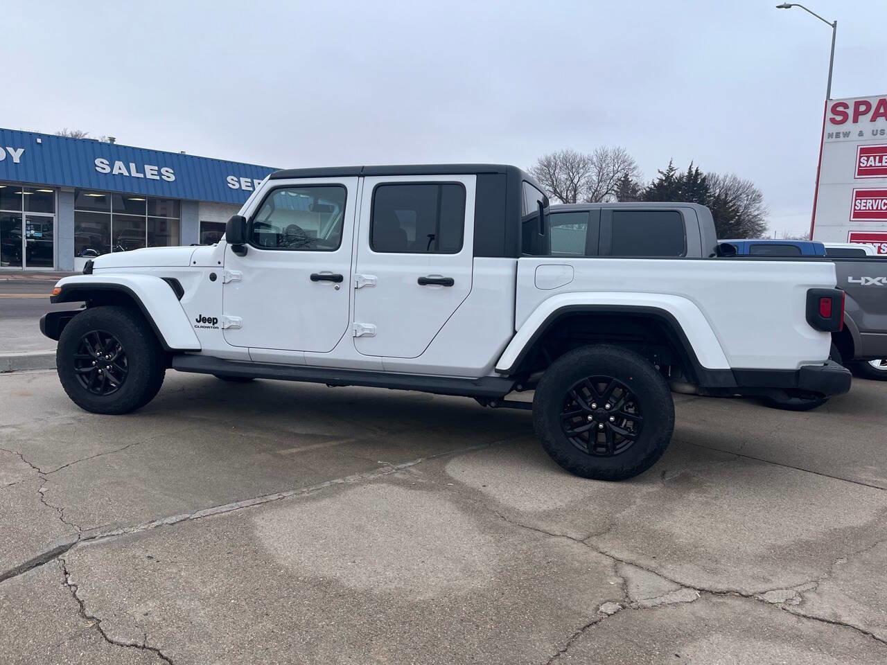 Used 2022 Jeep Gladiator Sport image 7