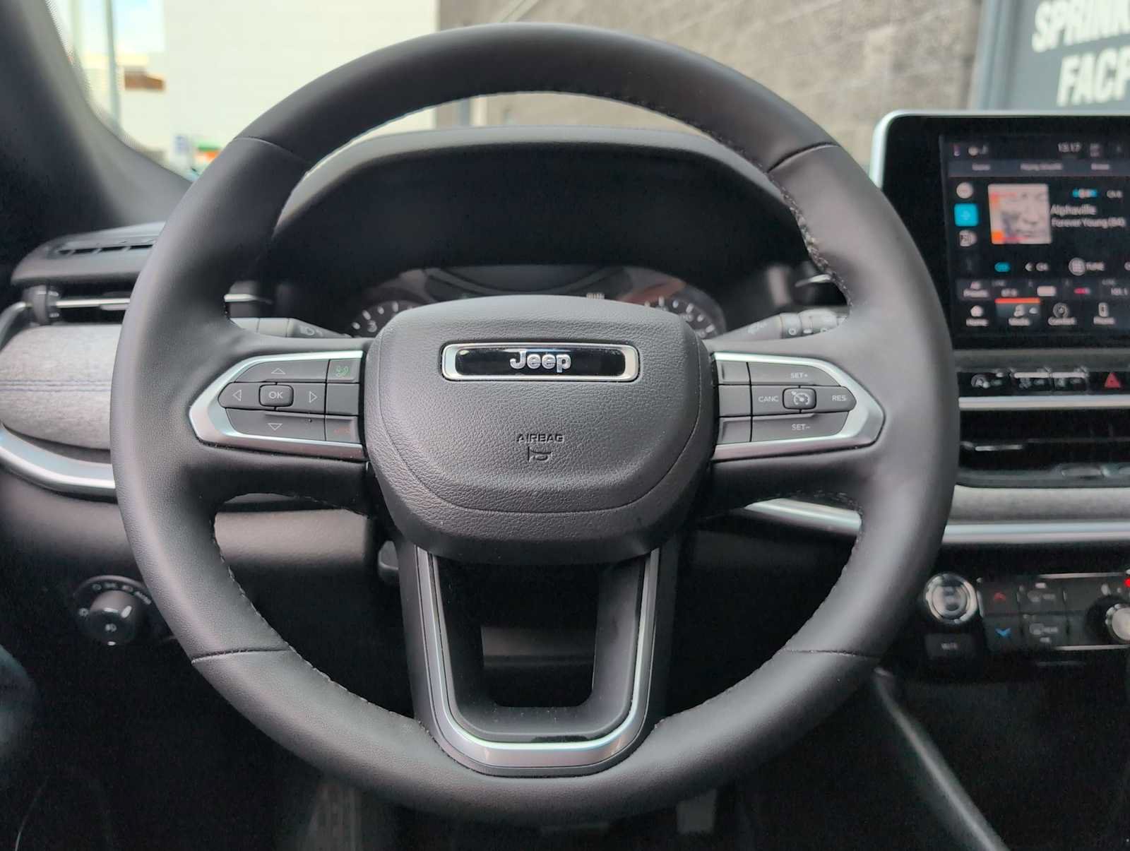 Used 2025 Jeep Compass Latitude AWD/4WD image 21