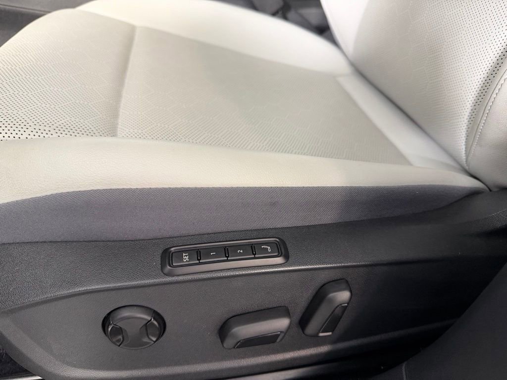 Used 2022 Volkswagen ID.4 Pro S w/ Gradient Package image 22