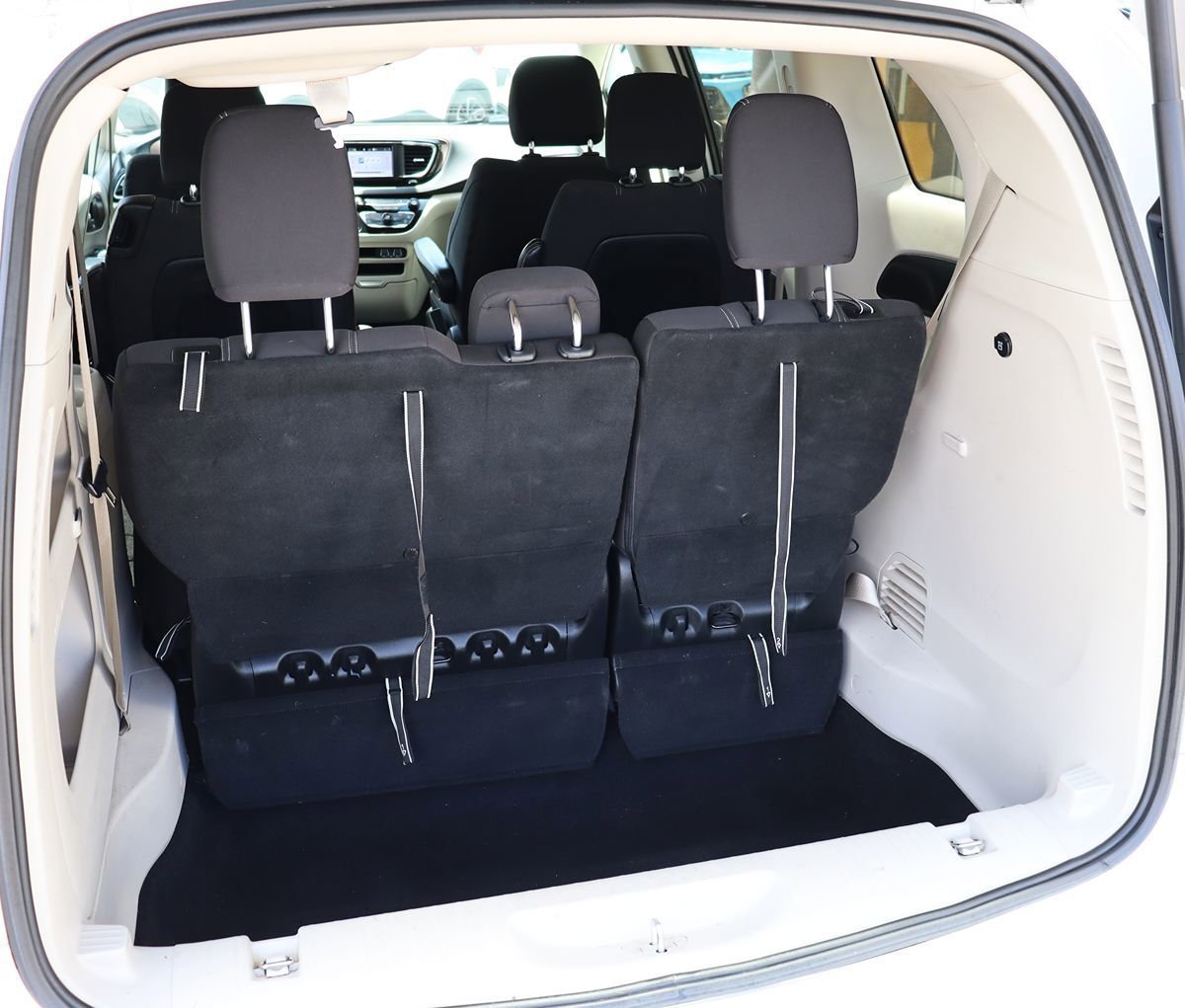 Used 2023 Chrysler Voyager LX FWD image 26