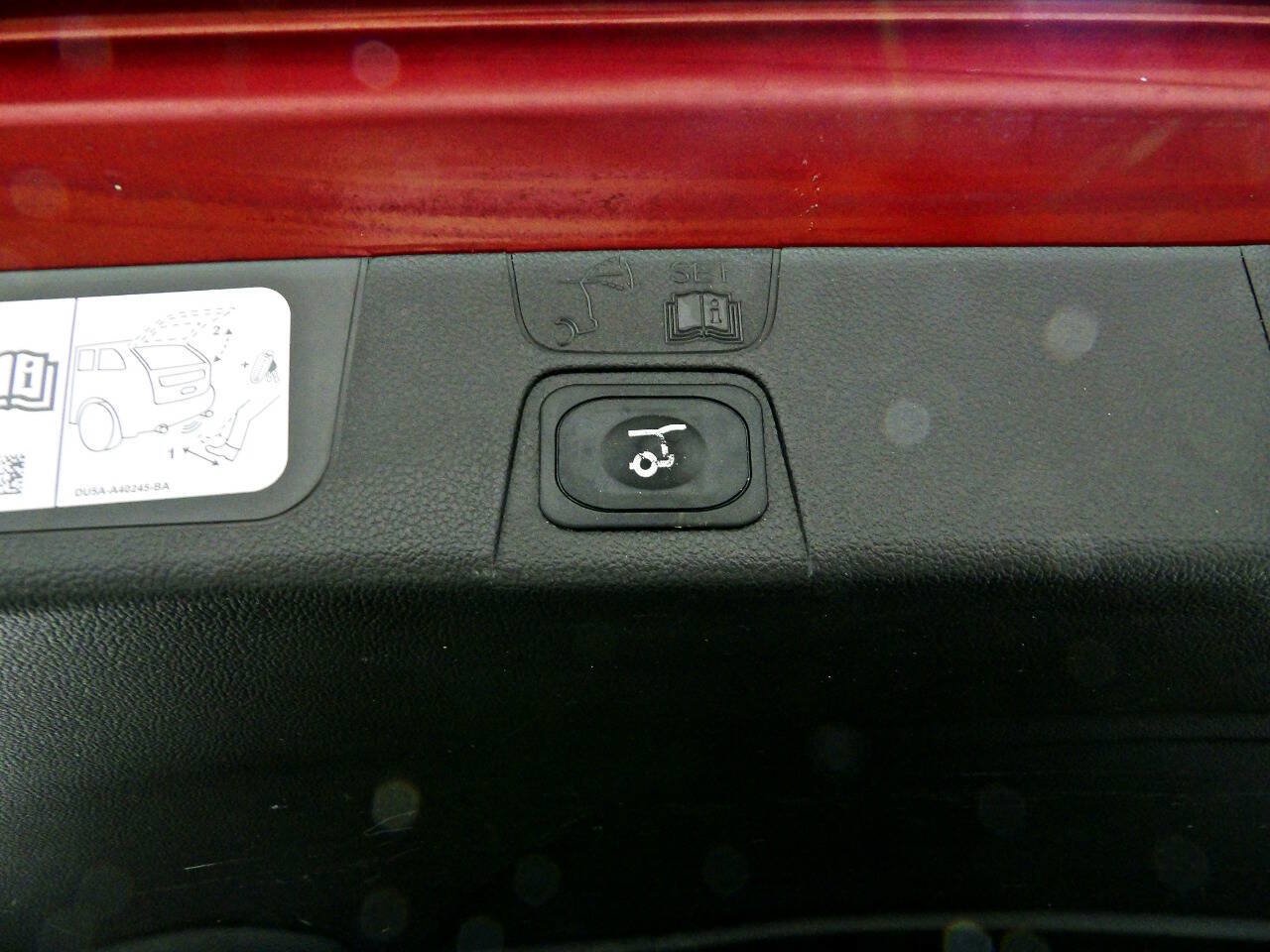 Used 2016 Ford C-MAX Energi SEL w/ Equipment Group 302A FWD image 14