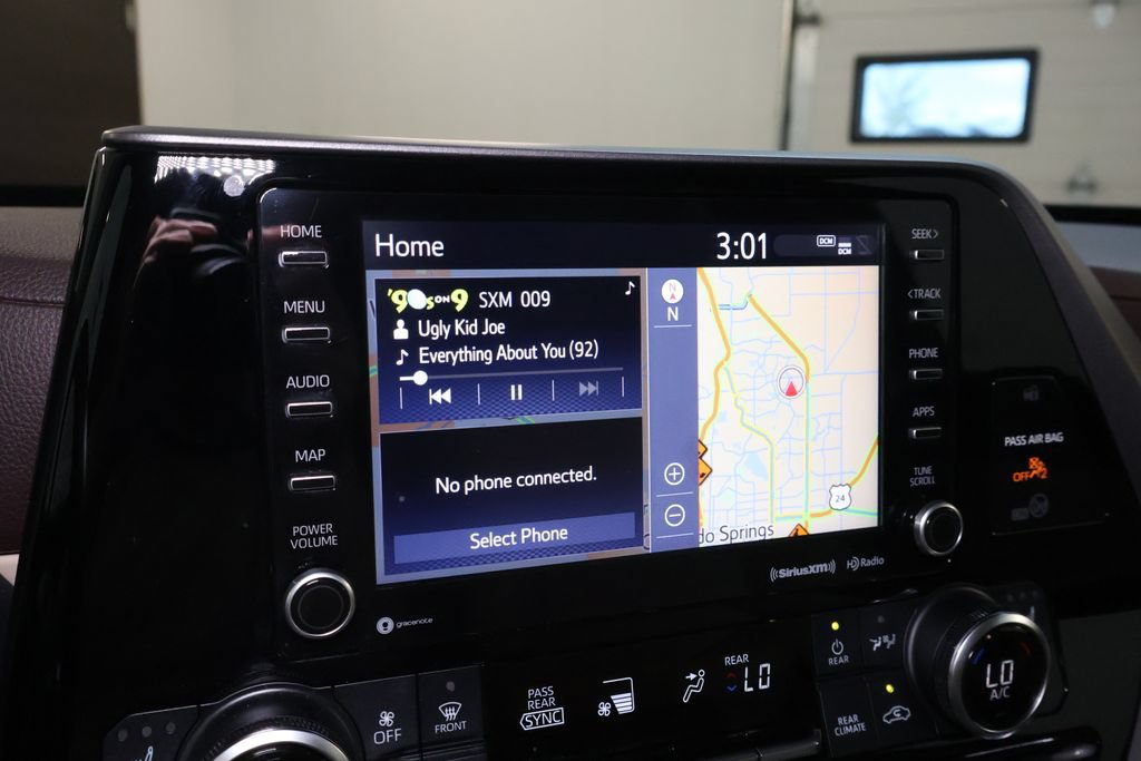 Used 2021 Toyota Highlander XLE AWD/4WD image 27