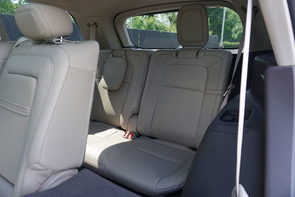 Used 2023 Lincoln Aviator Reserve w/ Equipment Group 201A AWD/4WD image 19