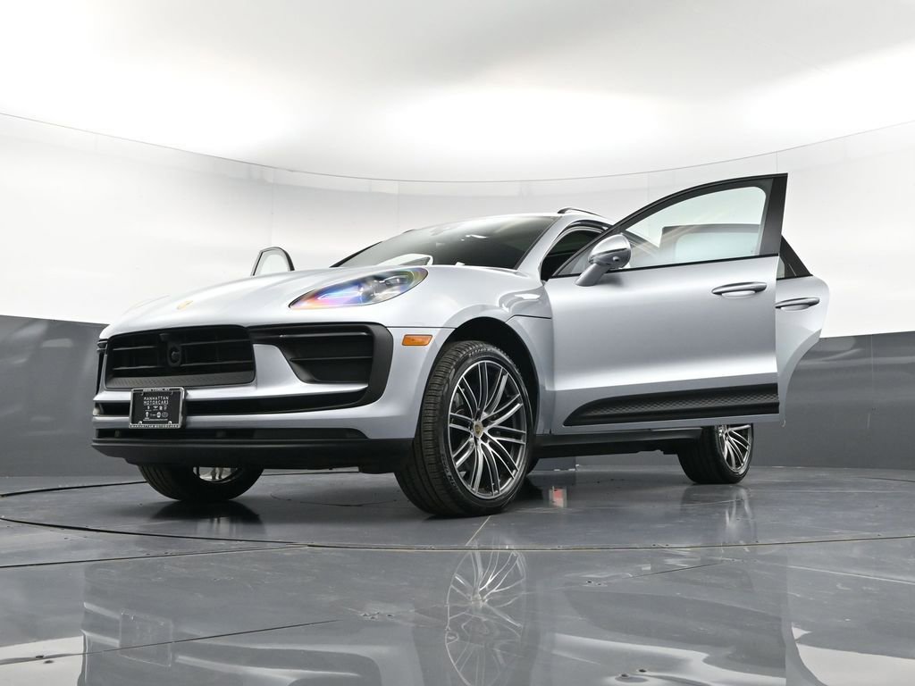 Certified 2026 Porsche Macan AWD/4WD image 37